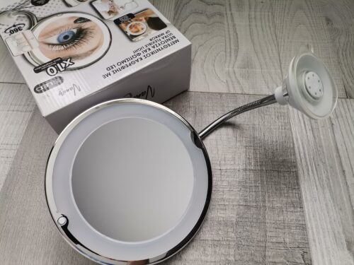 Oglinda Machiaj, flexibila cu ventuza, pentru machiaj, marire 10x si Iluminare LED photo review