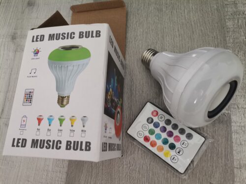 Bec Cu Boxa Bluetooth LED , jocuri de lumini si telecomanda photo review