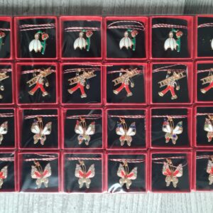 Martisoare traditionale tip brosa in cutie rosie, in set de 24 buc, model 2026 - imagine 6