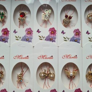 SET 20 x Martisoare Traditionale în Cutie Bombata, Model 2026 – Cadouri Ideale pentru Primăvară și Evenimente - imagine 2