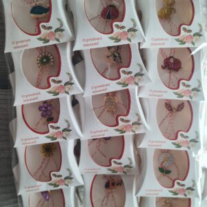 Set 30 Mărțișoare Tradiționale în Cutie Gentuță – Cadouri 1 Martie / 8 Martie - imagine 3