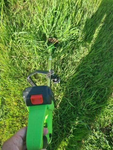 Motocoasa Electrica, Fara Fir, Disc, 2 Acumulatori 48V, 18000 RPM, Autonomie Mare, Putere 800W, 3 Tipuri De Lame De Taiere, Brat Ajustabil, 7 Accesorii Interschimbabile, ABS Si Metal, Roti Detasabile, Verde photo review